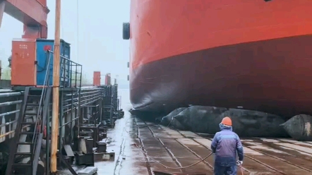 2022.03.20 下午16:58分,113米大型甲板船“永佳通寶”氣囊上排下水吉水接水順利#永佳通寶#氣囊下水#船舶下水#船用氣囊#甲板船下水